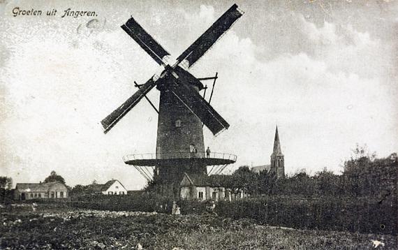 1, Molen 01626 Windkorenmolen van Angeren (Angeren), Ansichtkaart, coll. DHM.
Op deze foto is links op de foto het woonhuis met smederij te zien van Willem Buurman. De eerste steen van dit huis werd op 1 augustus 1910 gelegd. De foto is dus na 1910 genomen. | Database Nederlandse molens media-bestand