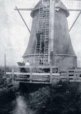 2, Molen 00280 a Groot-Duivendrechtsepolder (hoge deel), Weideheuvel / Strandvliet (Ouderkerk aan de Amstel), Foto: collectie Klaas Giezen, kleinzoon van de laatste molenaar | Database Nederlandse molens media-bestand