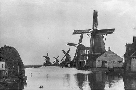 1, Molen 00855 c De Kaver (Zaandam-Oost), Ansichtkaart,vlnr:De Kaver, De Zeef, De Quak, Het Kaar en de Sluiswachter | Database Nederlandse molens media-bestand