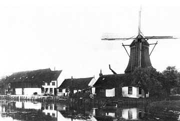 Molen 06434 x De Hoop / Molen van Beekhuis (Sneek/ Snits), 1. Foto: Obbema, 1890 (zie Aanv.) | Database Nederlandse molens media-bestand