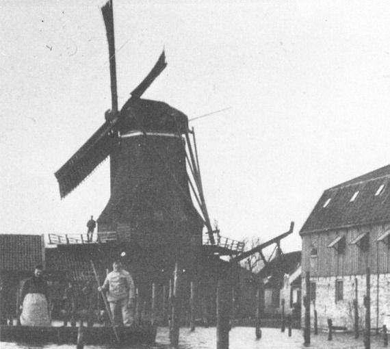 1, Molen 06434 x De Hoop / Molen van Beekhuis (Sneek/ Snits), 2. Foto: n.n., opname rond 1900 | Database Nederlandse molens media-bestand