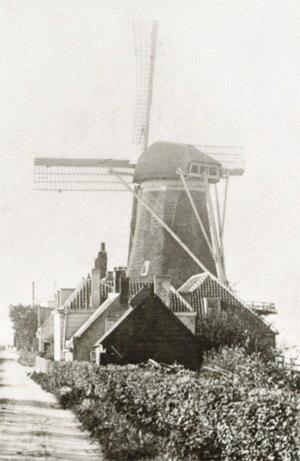 Molen 03941 k De Waker / De Wacker / De Karnton (Dordrecht), Detail van onderstaande prentbriefkaart | Database Nederlandse molens media-bestand