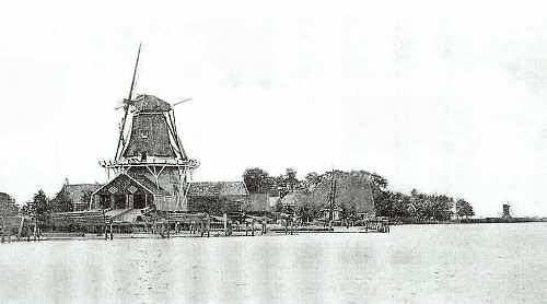 2, Molen 03807 c De Jonge Falk / De Jonge Valk (Grouw/ Grou), Foto: n.n., opname 1905, coll. H. v.d. Kaay rechts dbnr 9860 | Database Nederlandse molens media-bestand