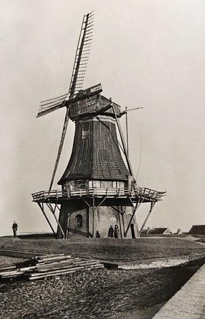 1, Molen 01422 De Bazuin (Harlingen/ Harns), Ansichtkaart collectie Rob Pols | Database Nederlandse molens media-bestand