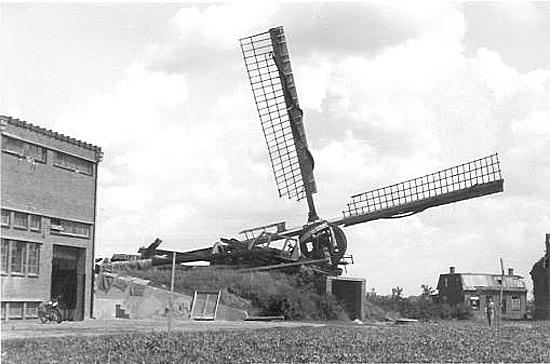 2, Molen 02814 Goofersmolen (Blerick), Foto: coll. F. Weemaes, 1944 | Database Nederlandse molens media-bestand