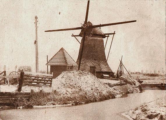 3, Molen 01430 Polder Witmarsum / Ypmapolder (Witmarsum/ Wytmarsum), De molen tijdens de afbraak. Afbeelding uit Fen Fryske Groun 1938 (coll. Frans Weemaes) | Database Nederlandse molens media-bestand