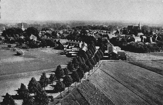 1, Molen 03118 b De Hoop (Aalten), Luchtfoto coll. M. te Brake. Rechts de molenromp | Database Nederlandse molens media-bestand