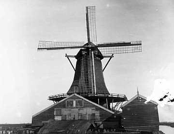 Molen 04912 n De Gekroonde Hoop / Het Rasphuis / Het Geloof (Zaandam-Oost), Foto: begin 1898 (coll. F. Rol) | Database Nederlandse molens media-bestand