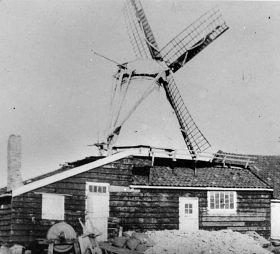 Molen 04910 x De Roohoorn / De Roode Hoorn (Zaandam-West), Foto omstreeks 1895, verzameling F.Rol | Database Nederlandse molens media-bestand