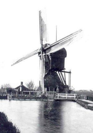 Molen 01789 bis u Alphen-Grootepolder, De Groote Molen (Alphen aan den Rijn), Foto:n.n., opname vóór 1910, collectie Dick Kenbeek | Database Nederlandse molens media-bestand