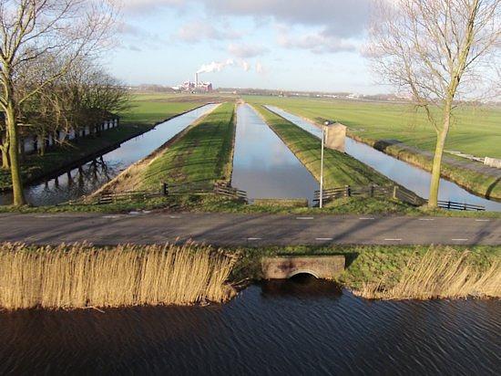 2, Molen 00154 Poldermolen G / Beneden GH (Zuidschermer), Uitloop in de Zuidervaart. Foto: M. Hooijberg, 28 dec. 2013 | Database Nederlandse molens media-bestand