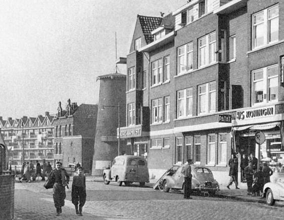 3, Molen 06469 p De Koorenaar / De Korenaar / Molen van Piet Engel (Rotterdam, stadsdeel Charlois), Foto: n.n., opname 1953 collectie D. van Asperen | Database Nederlandse molens media-bestand