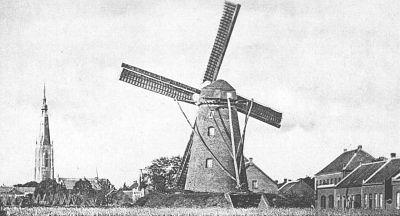 1, Molen 02777 a Clercx-molen (Weert), De Clerkxmolen met op de achtergrond de St. Martinustoren | Database Nederlandse molens media-bestand