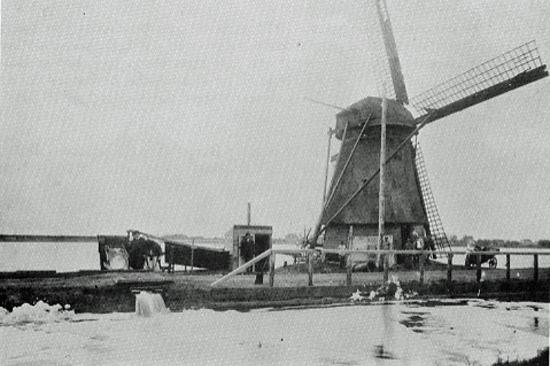 1, Molen 00851 b Wilmkebreek, 't Haasje (Amsterdam-Noord), Foto uit 'Landsmeer in dagen van weleer' | Database Nederlandse molens media-bestand
