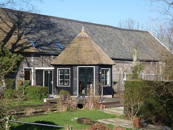1, Molen 12607 (karnmolen) (Pijnacker), Foto: Peter van der Drift, opn 17 februari 2016, na recente verbouwing tot tuinhuisje | Database Nederlandse molens media-bestand