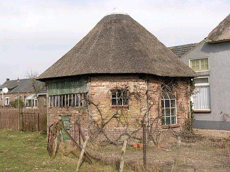 Molen 12807 Karnmolen van 't Duifhuis (Overasselt), Foto: W. Jans, opname 18 maart 2006 | Database Nederlandse molens media-bestand