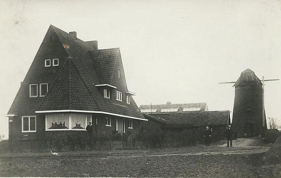 1, Molen 03899 e Windmolen van Berg aan de Maas (Berg aan de Maas), Foto: n.n., coll. mevr. J. Hannen van der Schalk | Database Nederlandse molens media-bestand