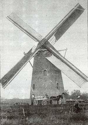Molen 00327 De Bocht (Sint Maartensbrug), Foto: onbekend, opname vóór 1925 | Database Nederlandse molens media-bestand