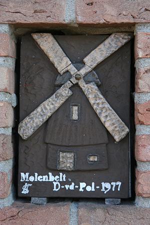 Molen 01254 a (korenmolen) (Genemuiden), Foto: Ronald Bakker, opname 22 jan.2017Gevelsteen | Database Nederlandse molens media-bestand