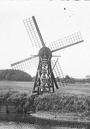 Molen 01837 (poldermolentje) (Hattem), Foto op Allemolens.nl (uitsnede) | Database Nederlandse molens media-bestand