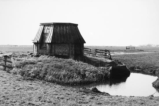 1, Molen 03153 Kleine Wiskepolder (2e) (Workum/ Warkum), Foto: Dick Bunskoeke, 17 april 1984 | Database Nederlandse molens media-bestand
