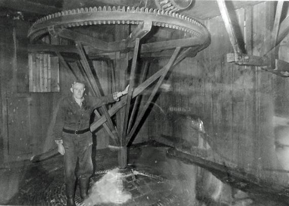 2, Molen 13753 Rosmolen in molen Windlust (Wolvega/ Wolvegea), Karnmolen nog in Wolvega aan de Oppers met Jan Alberts Visser | Database Nederlandse molens media-bestand