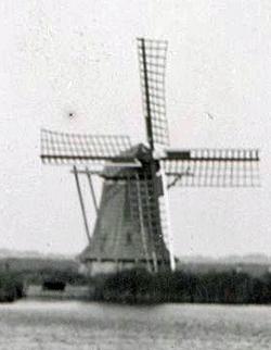 Molen 03089 Polder 70 (Suawoude/ Suwâld), Detail van onderstaande foto | Database Nederlandse molens media-bestand