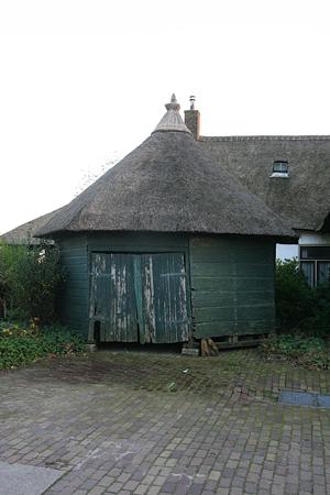 Molen 16016 Karnmolen boerderij Ruimzicht (Hazerswoude-Dorp), Foto: Ronald Bakker, 15 okt 2017 | Database Nederlandse molens media-bestand