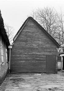 Molen 16040 Karnmolen boerderij Bronstee (Koudekerk aan den Rijn), Foto: G.J. Dukker, 1977 (uitsnede, coll. RCE) | Database Nederlandse molens media-bestand