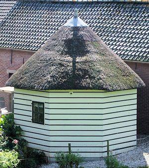 Molen 16060 (karnmolen) (Ouderkerk aan den IJssel), Foto: M. Hooijberg, 1 sept. 2012 | Database Nederlandse molens media-bestand