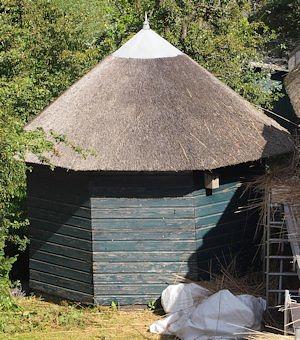Molen 16086 (karnmolen) (Lekkerkerk), Foto: M. Hooijberg, 1 sept. 2012 | Database Nederlandse molens media-bestand