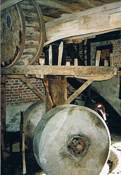 2, Molen 15305 Molen van Luijten (Munstergeleen), Foto: R,van Ryckechem, 13-10-2007kollergang | Database Nederlandse molens media-bestand
