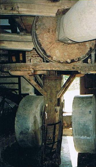 3, Molen 15305 Molen van Luijten (Munstergeleen), Foto: R,van Ryckechem, 13-10-2007kollergang | Database Nederlandse molens media-bestand