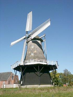 Molen 04439 Windlust (Burum/ Boerum), Foto: Jan van der Molen, 21 sept. 2003 | Database Nederlandse molens media-bestand